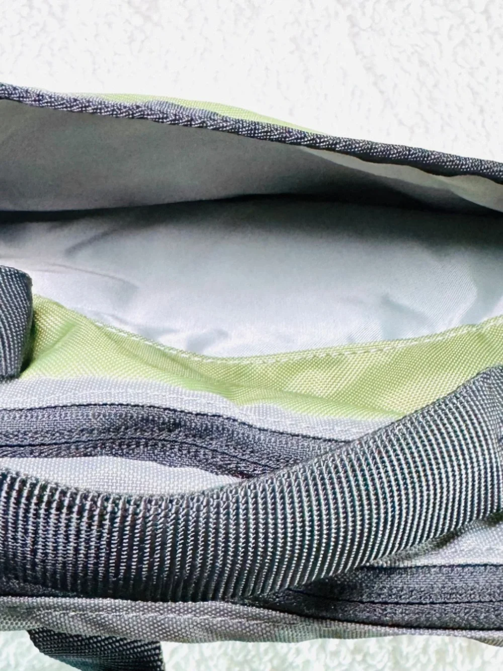 Timbuk2 Command Messenger Laptop Bag Size Medium Gray Crossbody Strap Travel New